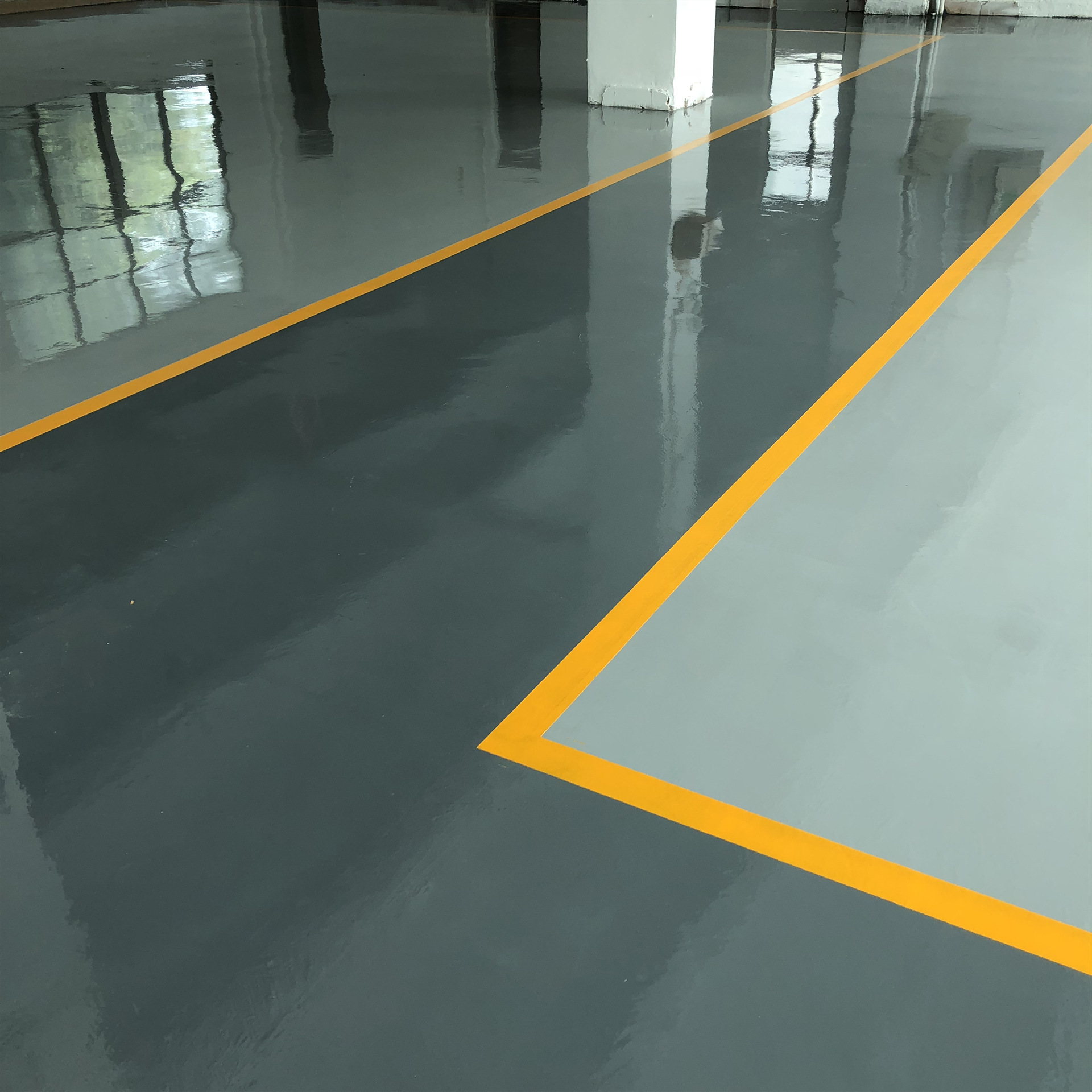 Epoxy resin is an artesian flat floor